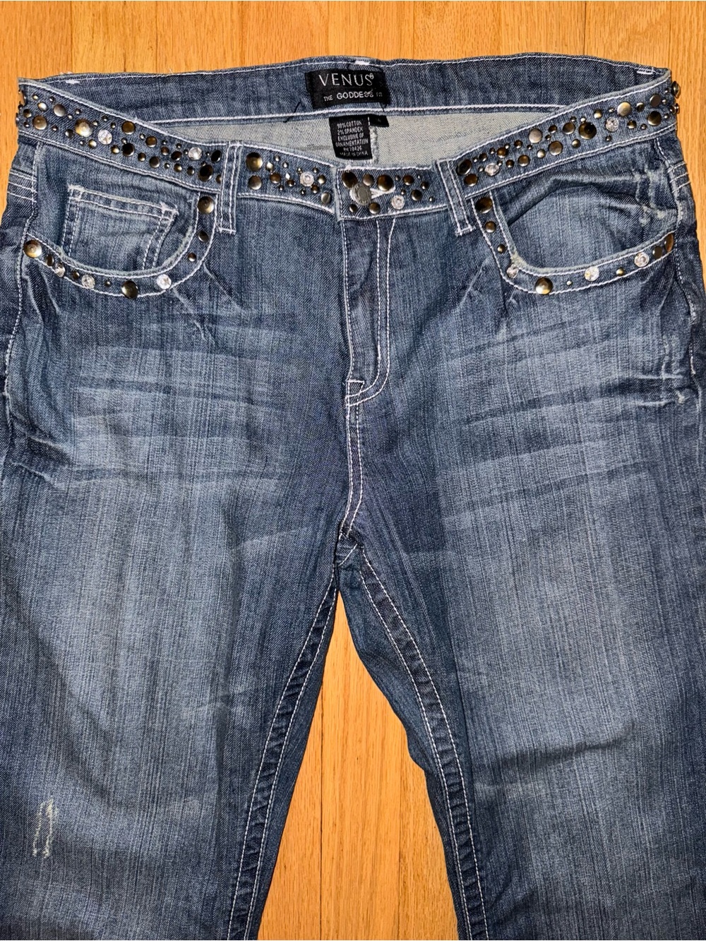 New! VENUS Studded Waist Jeans - Picture 4 of 12